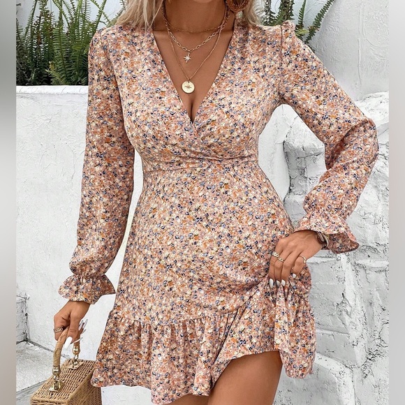 JAS Dresses & Skirts - Floral Boho Ruffle Hem V  Neck Dress